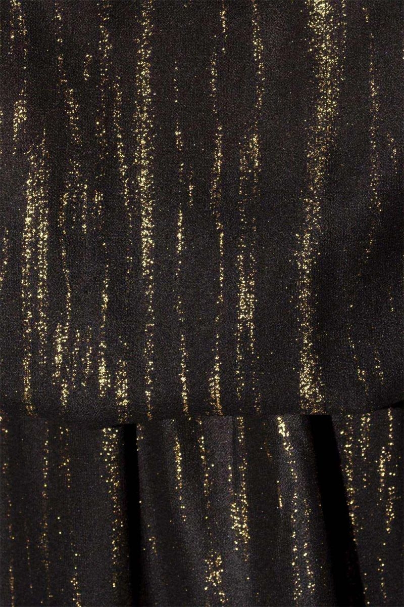 vestido negro y dorado largo de tirante